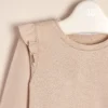 Remera con volado en ruedo y sisa