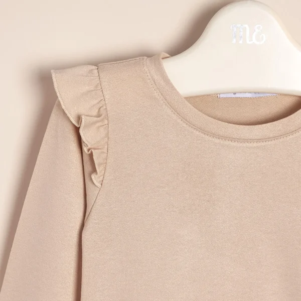 Remera con volado en ruedo y sisa