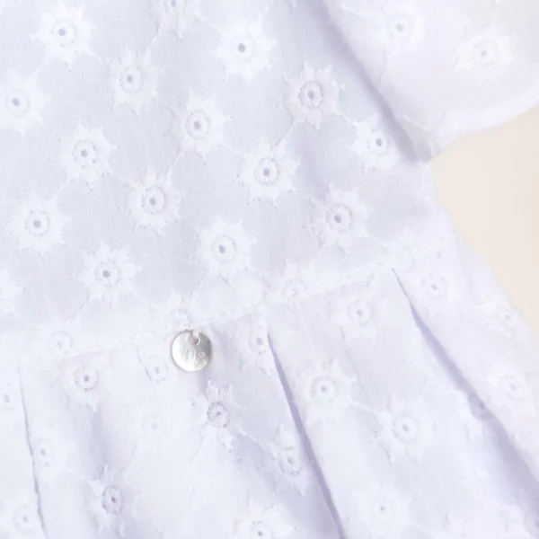 Vestido de broderie de algodón con dije de nacar Anto