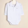 Body polito de algodón con cuello polo y dije con logo Cirilo