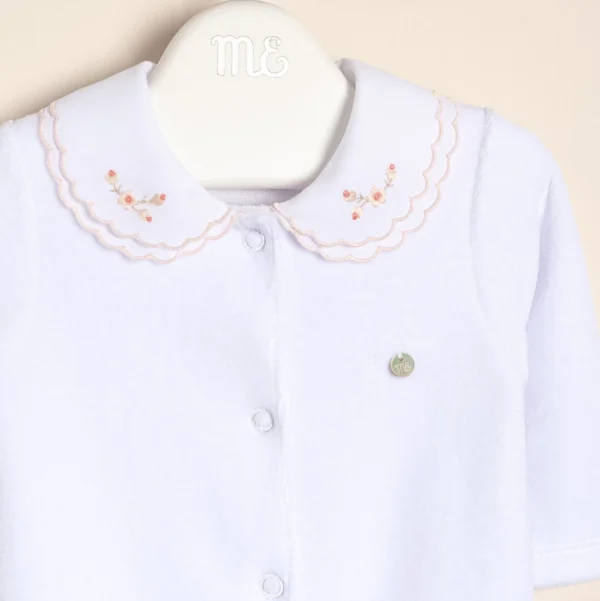 Enterito de plush con cuello doble bordado abierto adelante Michelle