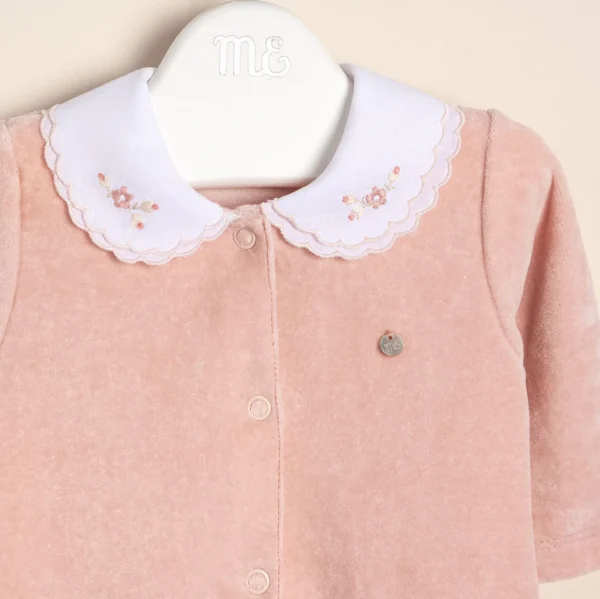 Enterito de plush con cuello doble bordado abierto adelante Michelle