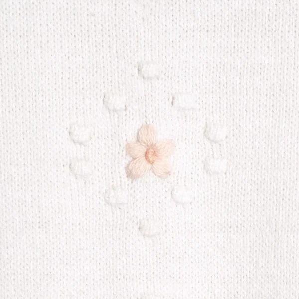 Enterito tejido con rombos de motitas bordado a mano Anna